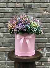 Цветочная композиция из Гипсофила и Розы в шляпной коробке в Перми