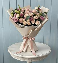 Букет цветов из:  Розы и Лизиантусы в Перми