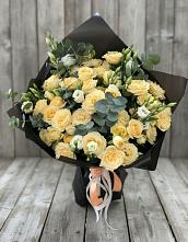 Букет цветов из:  Розы и Лизиантусы в Перми