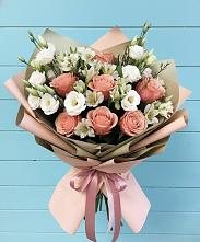 Букет цветов из:  Розы, Альстромерии и Лизиантусы в Перми