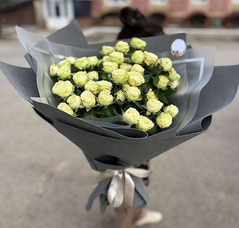 Букет Белые кустовые розы Солинеро в Перми