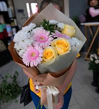 Букет цветов из:  Герберы, Розы и Хризантемы в Перми