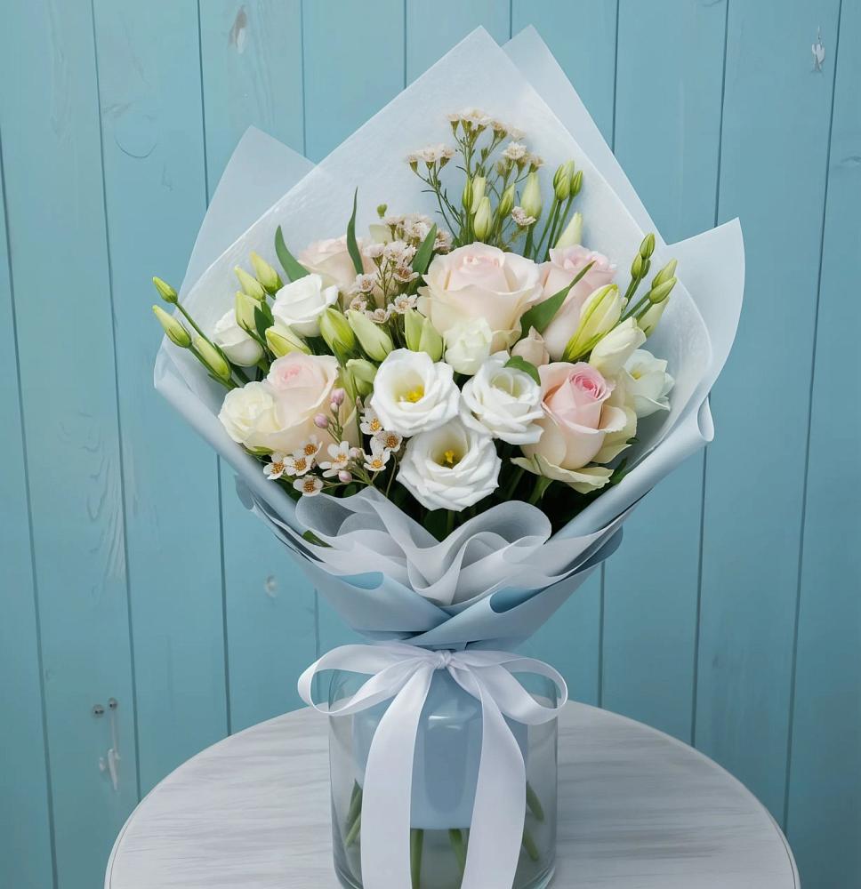 Букет цветов из: Розы и Лизиантусы в Перми