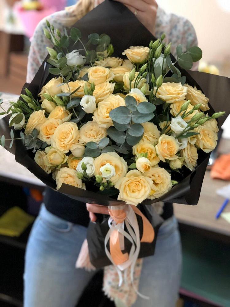 Букет цветов из: Розы и Лизиантусы в Перми