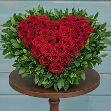 Цветочная композиция из Розы в виде сердца в Перми