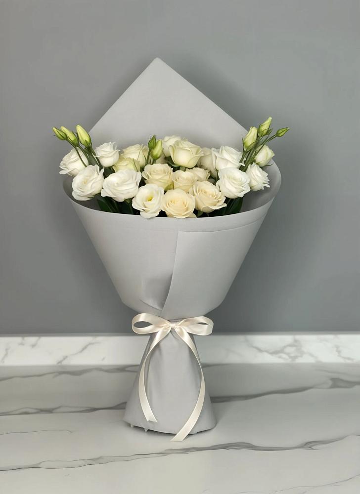 Букет цветов из: Розы и Лизиантусы в Перми