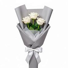 Букет 3 белые розы в Перми