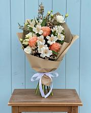 Букет цветов из:  Альстромерии, Лизиантусы, Розы и Хризантемы в Перми