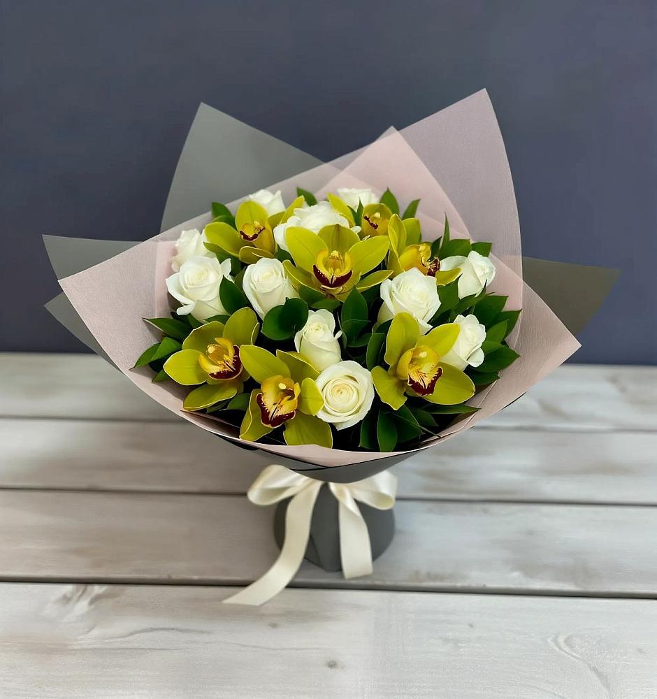 Букет цветов из: Орхидеи и Розы в Перми