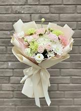 Букет цветов из:  Гвоздики, Розы, Лизиантусы и Хризантемы в Перми