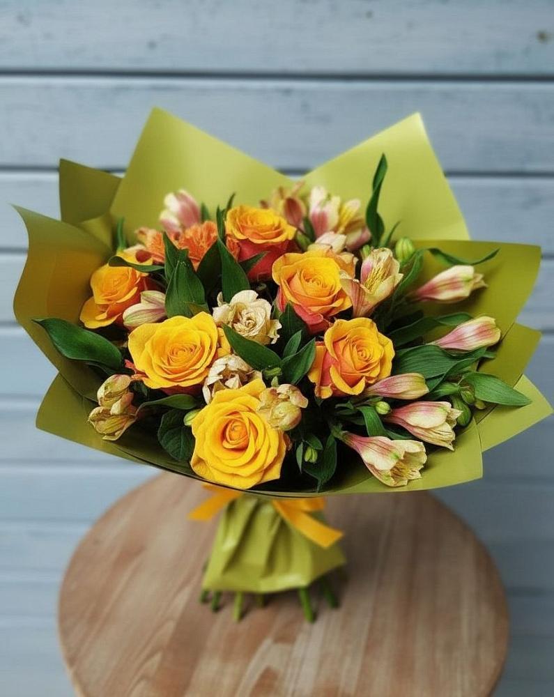 Букет цветов из: Альстромерии и Розы в Перми
