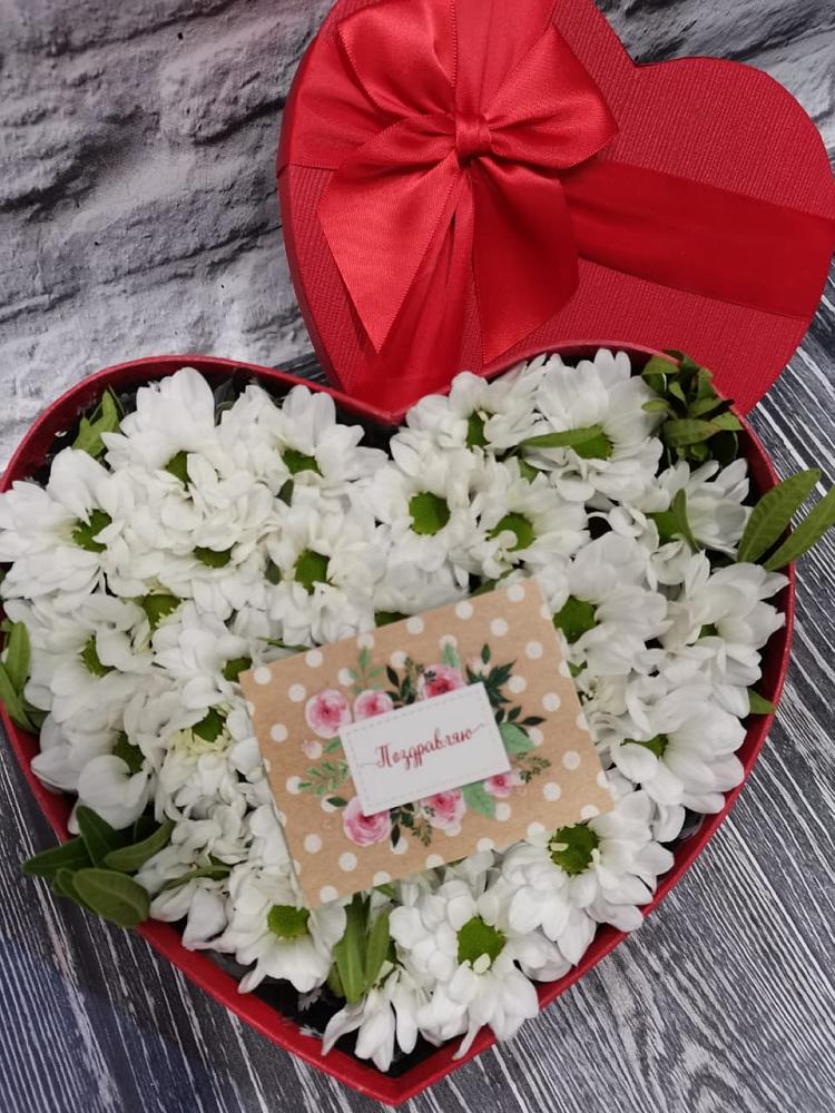 Цветочная композиция из Хризантемы в виде сердца в Перми