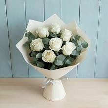 Букет Белые розы в Эвкалипте в Перми
