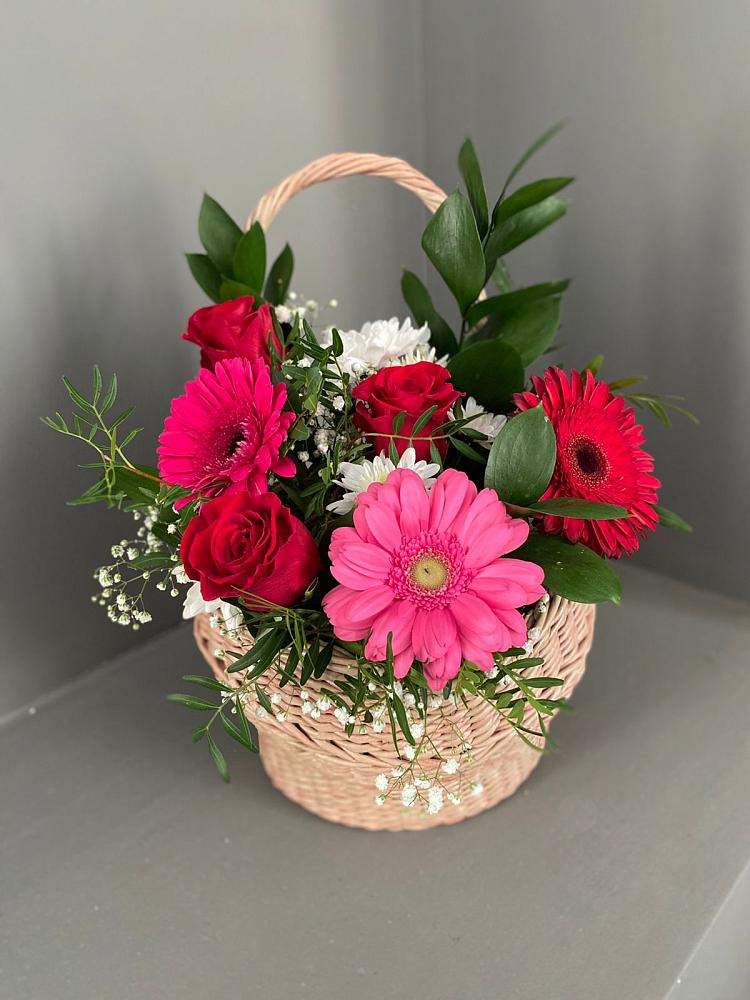 Цветочная композиция из Розы, Хризантемы и Герберы в корзине в Перми