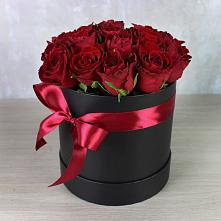 Цветочная композиция из Розы в шляпной коробке в Перми