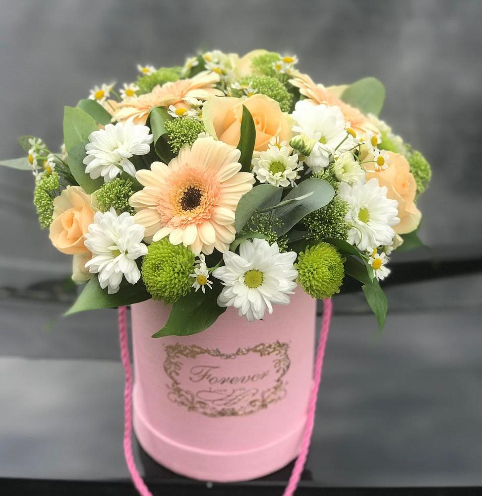 Цветочная композиция из Розы, Герберы и Хризантемы в шляпной коробке в Перми